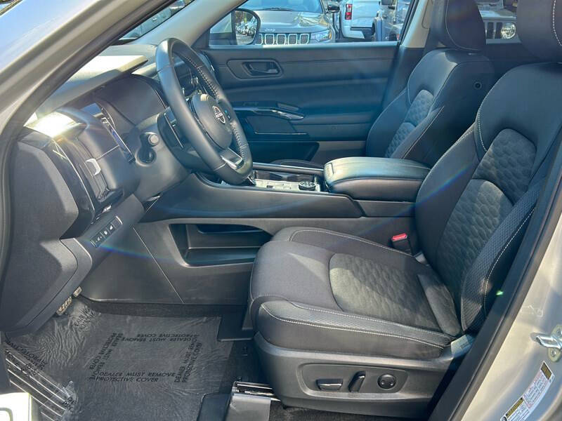 2023 Nissan Pathfinder SV