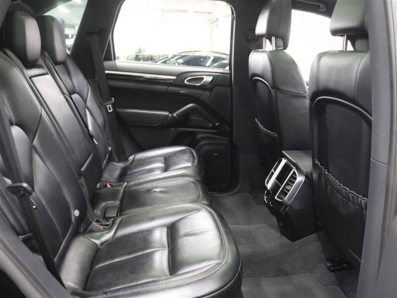 2017 Porsche Cayenne Platinum Edition