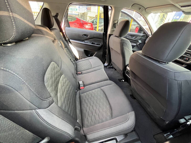 2024 Nissan Pathfinder S