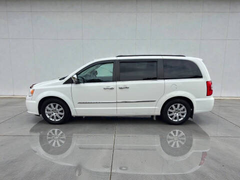 2013 Chrysler Town and Country Touring