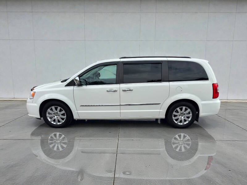 2013 Chrysler Town and Country Touring