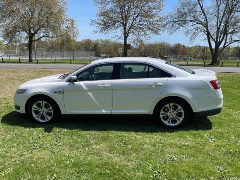 2014 Ford Taurus SEL