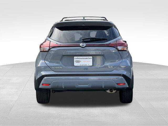 2021 Nissan Kicks SR