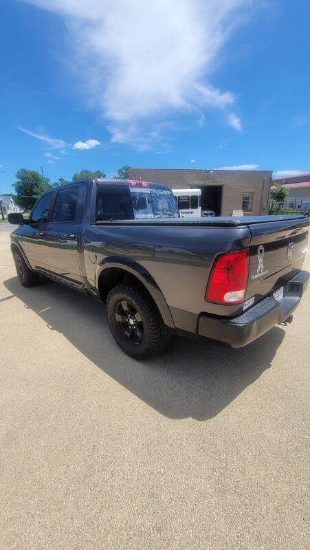 2016 RAM 1500 SLT