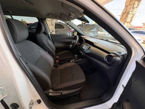 2020 Nissan Kicks S