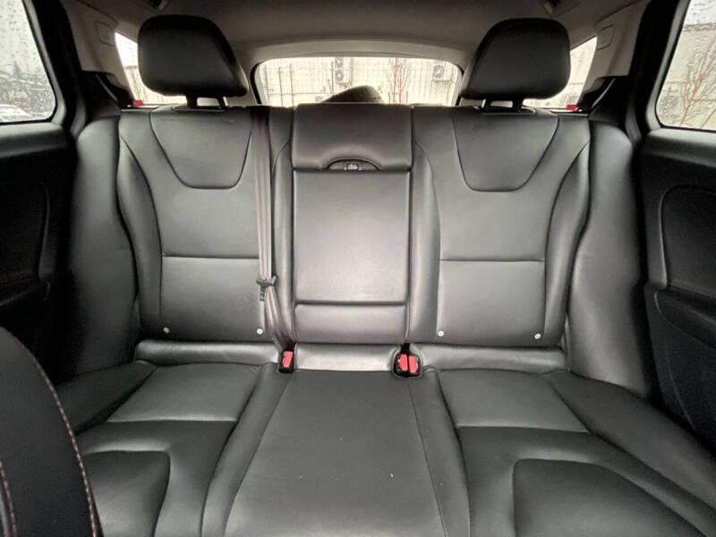 2016 Volvo V60 Cross Country T5 Platinum