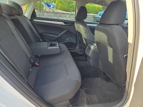 2014 Volkswagen Passat 1.8T S PZEV