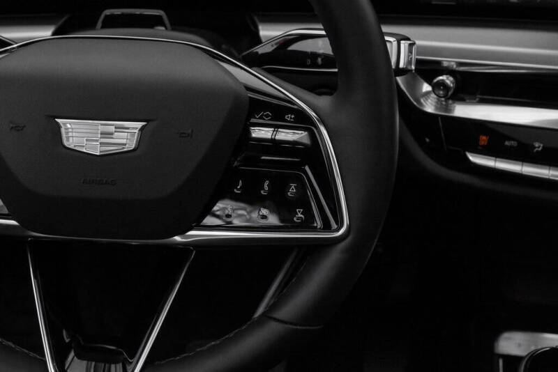 2024 Cadillac LYRIQ Luxury 3