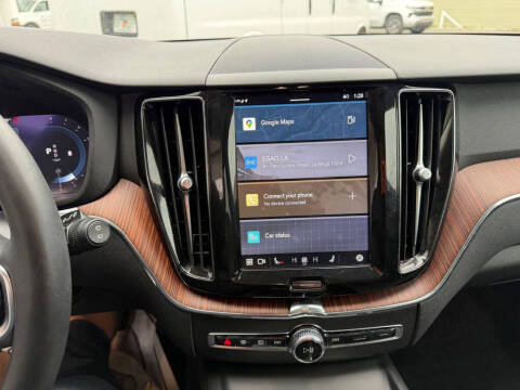 2024 Volvo XC60 B5 Plus Dark Theme
