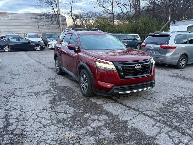 2023 Nissan Pathfinder SL