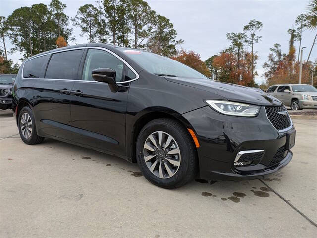 2024 Chrysler Pacifica Plug-In Hybrid Select