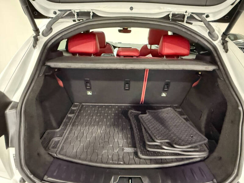 2019 Jaguar E-PACE P300 R-Dynamic SE