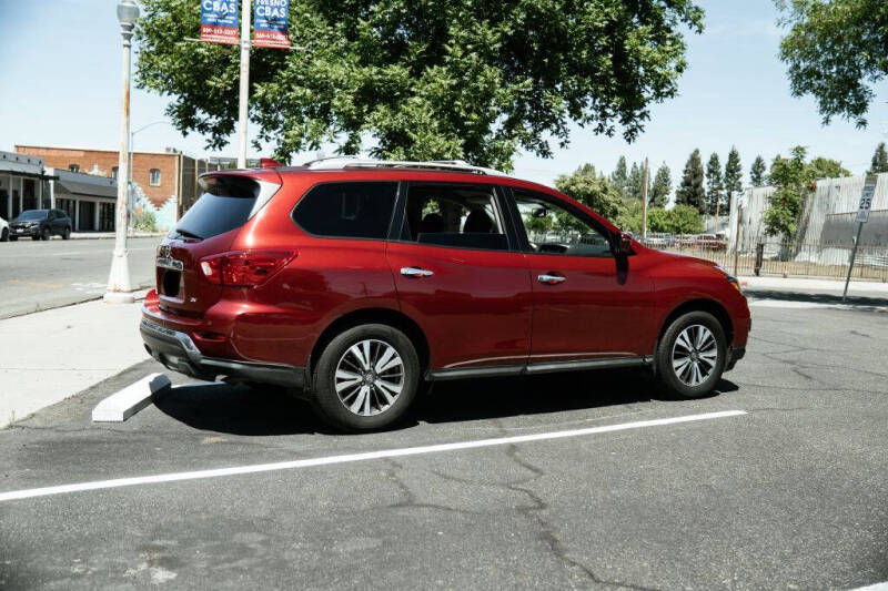 2020 Nissan Pathfinder SV