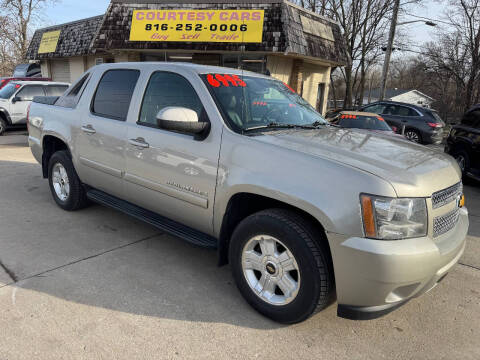 2008 Chevrolet Avalanche for sale at Courtesy Cars in Independence MO