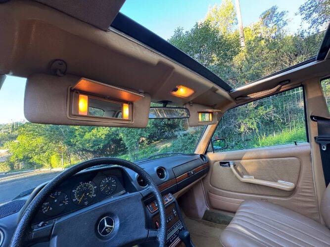 1985 Mercedes-Benz 300-Class