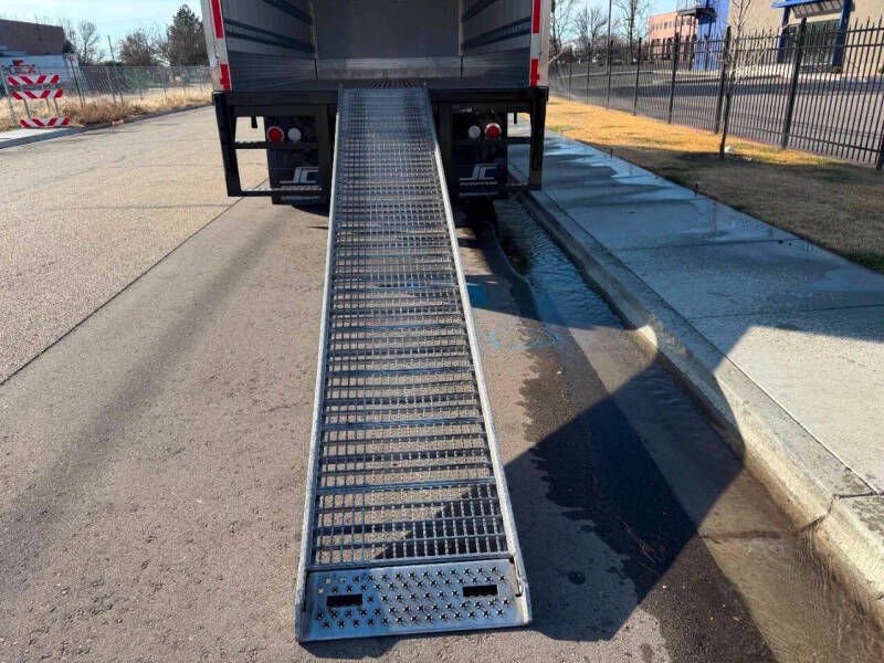 2018 Freightliner M2 106