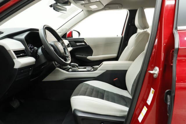 2025 Mitsubishi Outlander SE