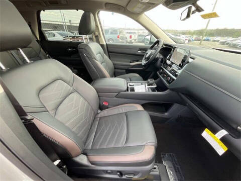 2025 Nissan Pathfinder Platinum