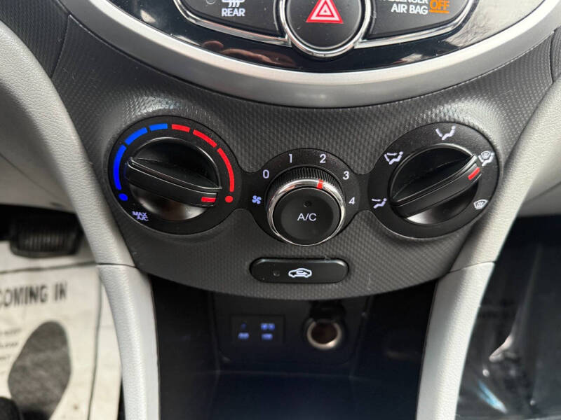 2014 Hyundai Accent SE