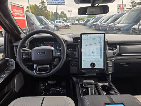 2025 Ford F-150 Lightning Platinum