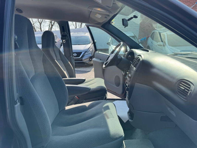 2004 Dodge Grand Caravan SE