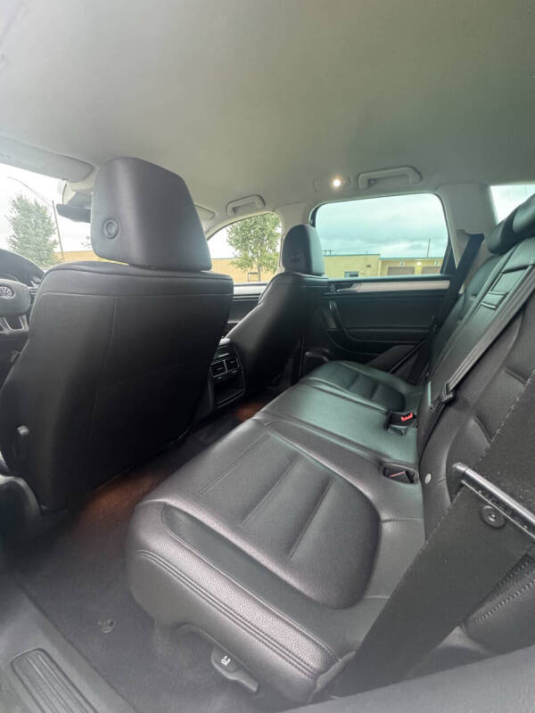 2017 Volkswagen Touareg V6 Sport