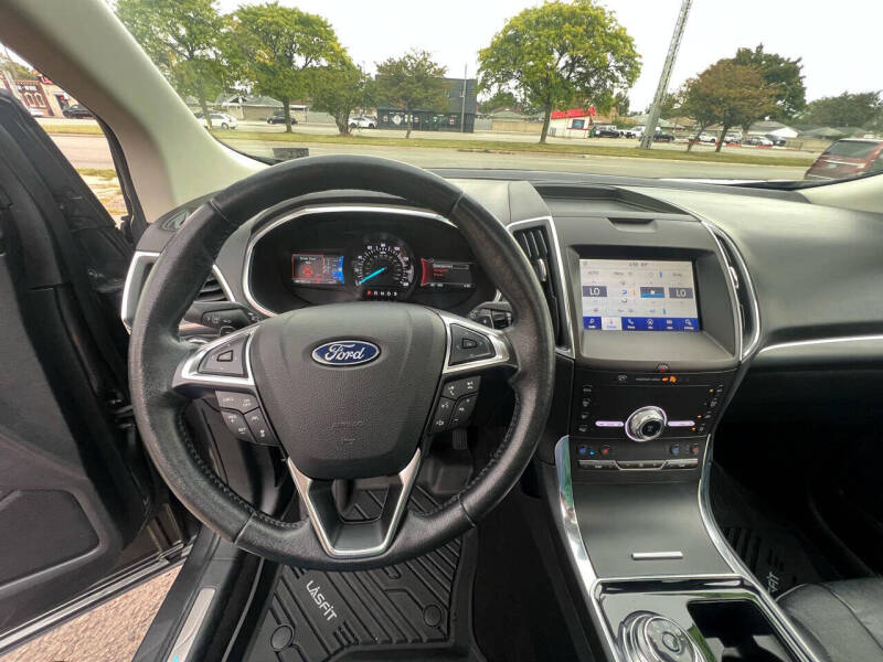 2020 Ford Edge Titanium