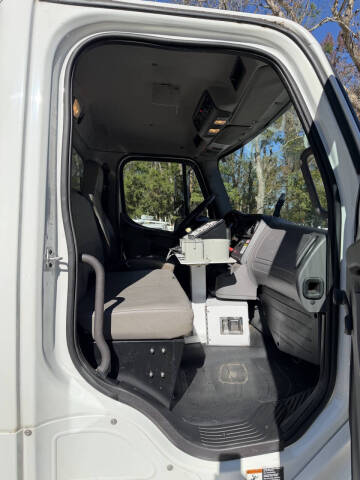 2014 Freightliner M2 106