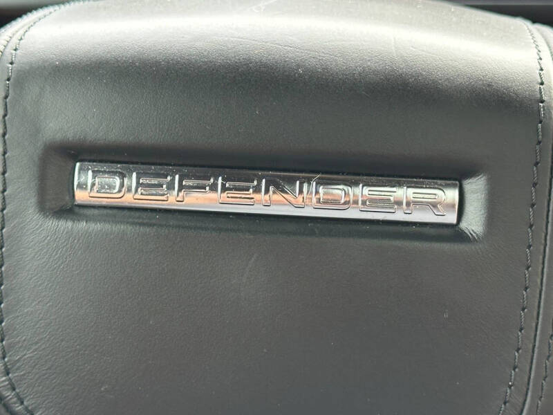 2023 Land Rover Defender 130 X-Dynamic SE