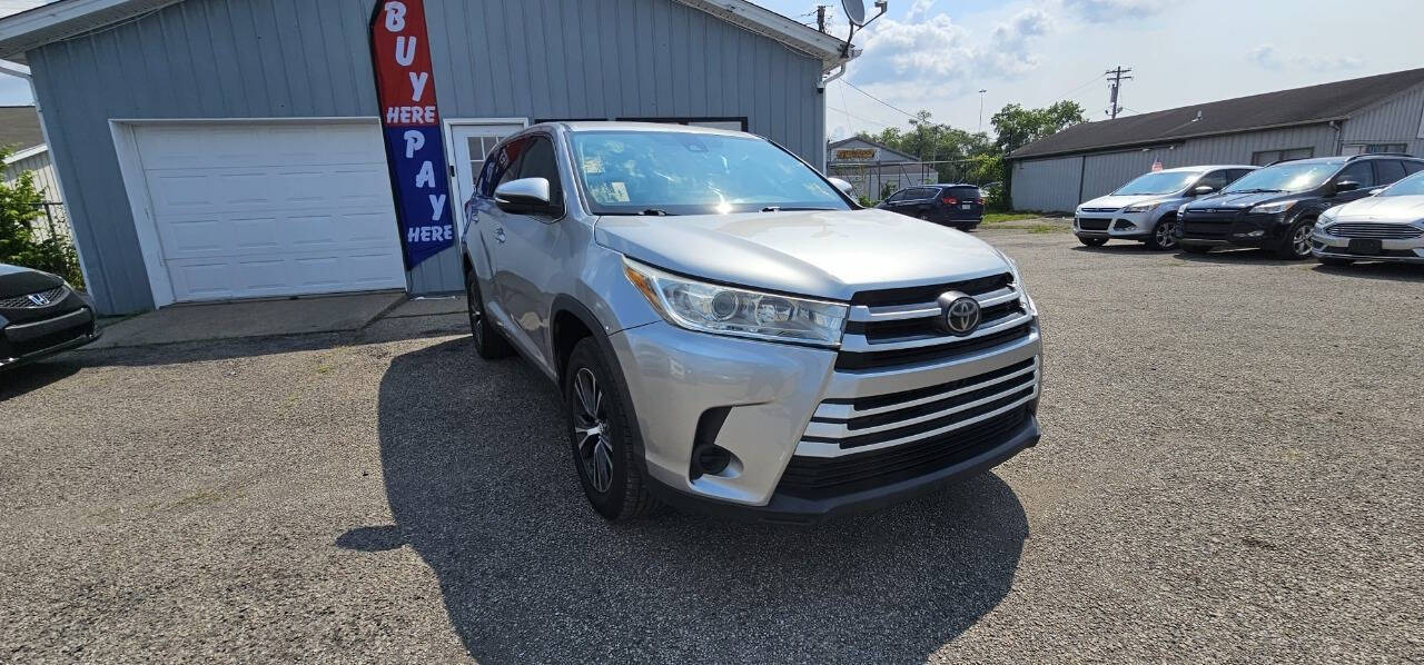 2019 Toyota Highlander for sale at URIEL's AUTOMOTIVE LLC in Middletown, OH