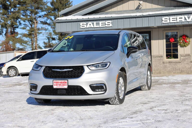 2024 Chrysler Pacifica Touring L's photo