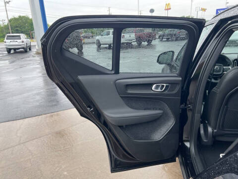 2023 Volvo XC40 B5 Plus Dark Theme