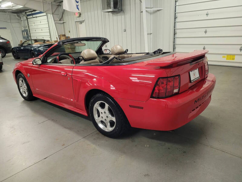 2004 Ford Mustang Deluxe