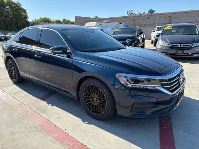 2020 Volkswagen Passat SE's photo