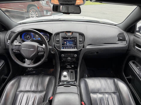 2018 Chrysler 300 S