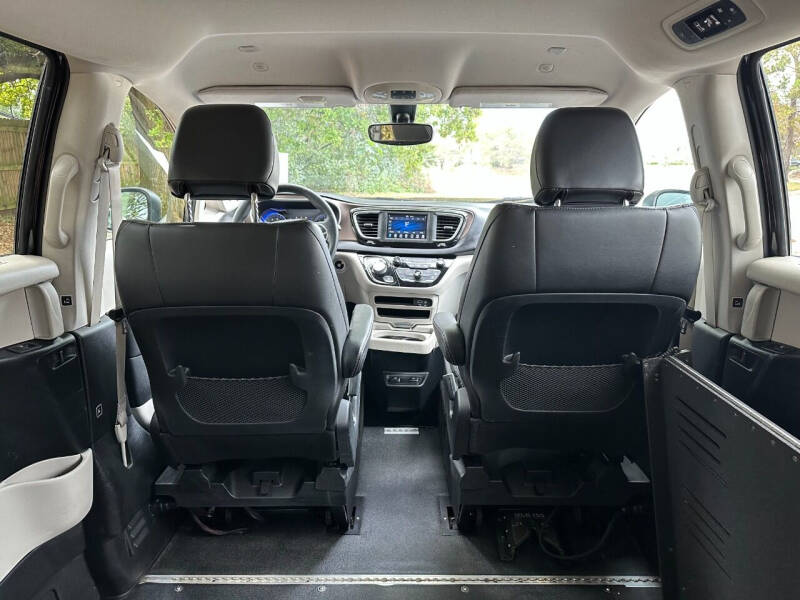 2020 Chrysler Voyager LXi