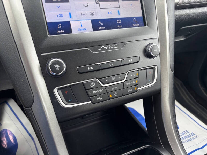 2020 Ford Fusion SE