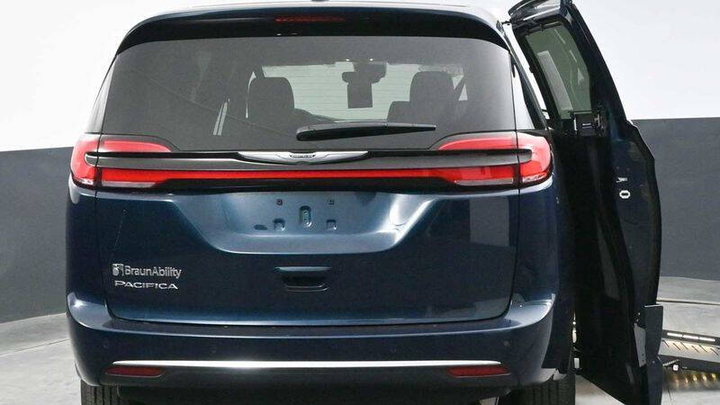 2025 Chrysler Pacifica Select