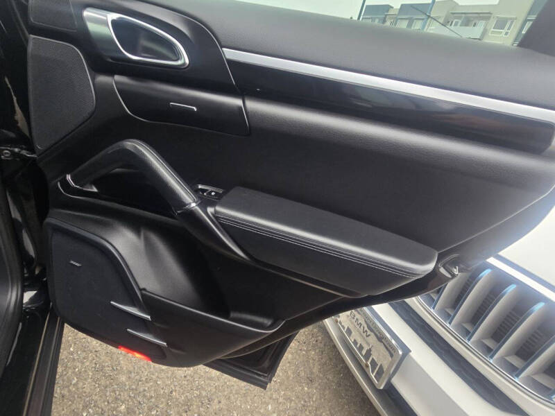 2016 Porsche Cayenne S E-Hybrid
