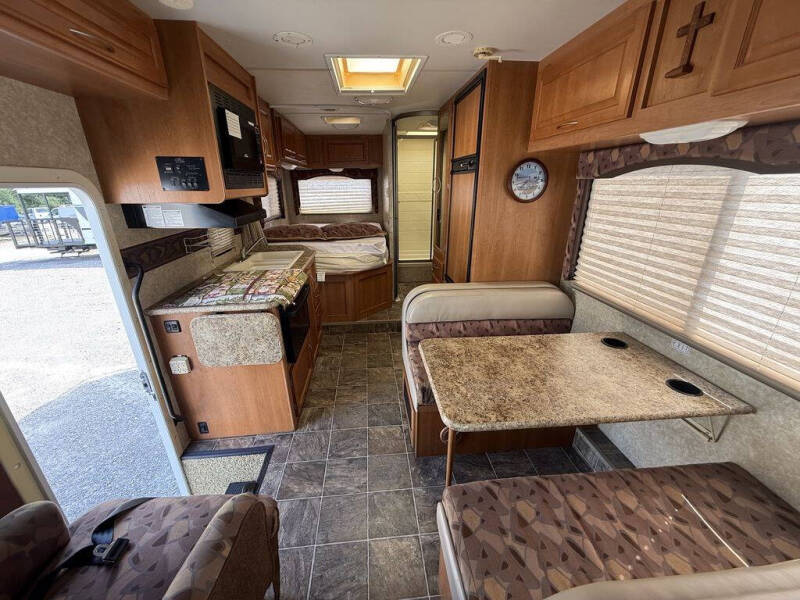 2010 Thor Motor Coach Four Winds 23A