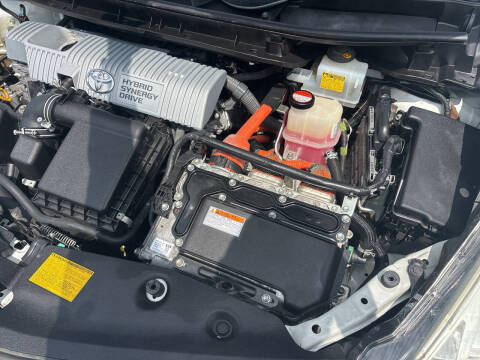 2014 Toyota Prius v Five