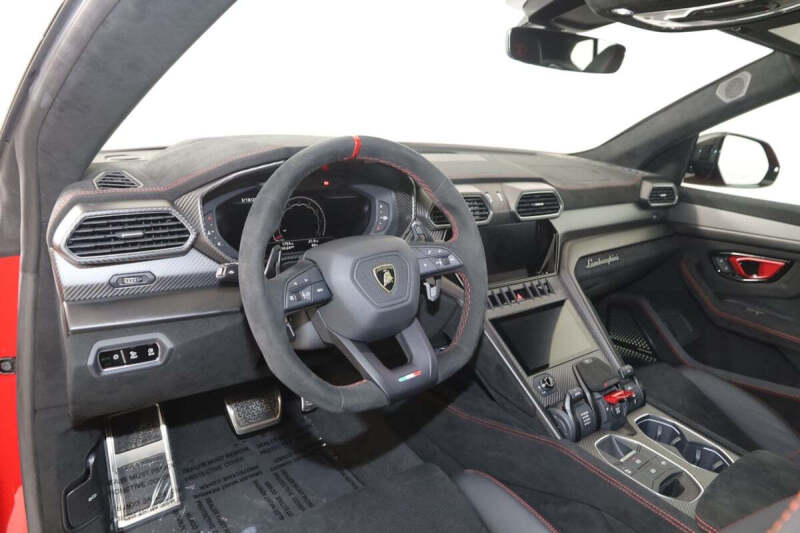 2024 Lamborghini Urus Performante