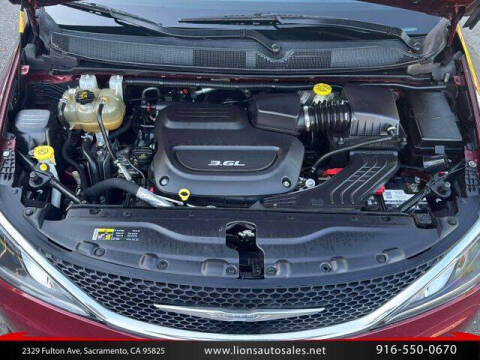 2017 Chrysler Pacifica Touring-L