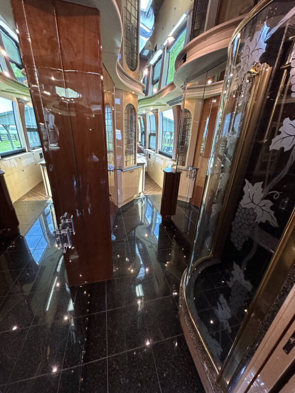 2001 Prevost Liberty