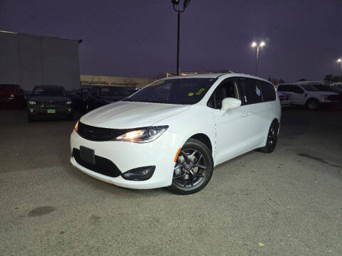 2020 Chrysler Pacifica Touring