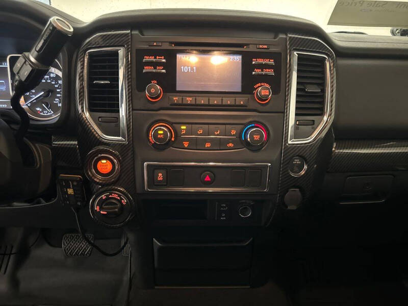 2017 Nissan Titan SV