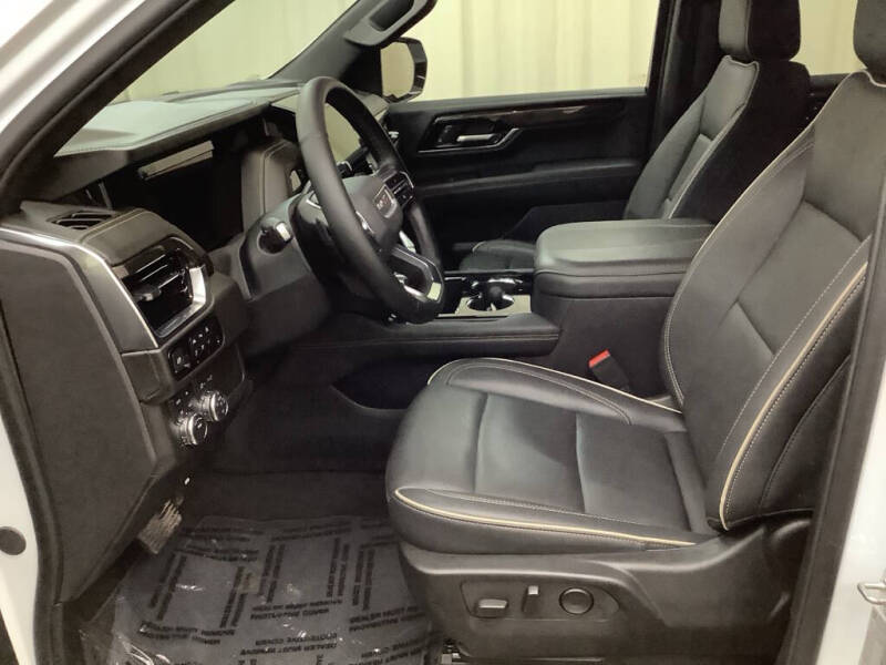 2025 GMC Yukon Elevation