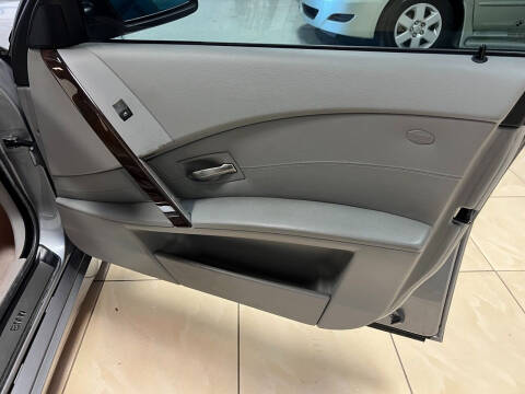 2004 BMW 5 Series 525i