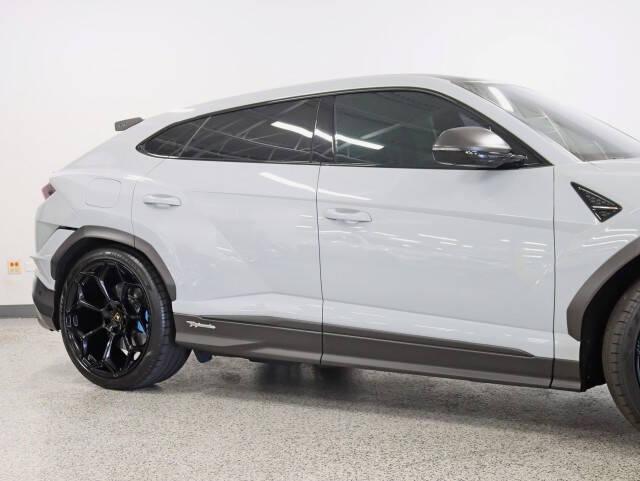 2023 Lamborghini Urus Performante