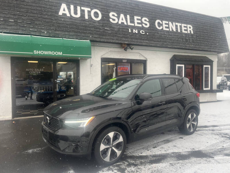 2025 Volvo XC40 B5 Plus Dark Theme